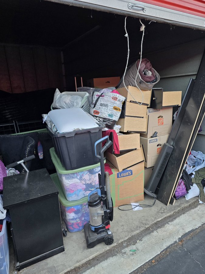 10 x 20 storage unit in Ontario, CA