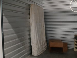 10 x 10 unit in Oak Ridge