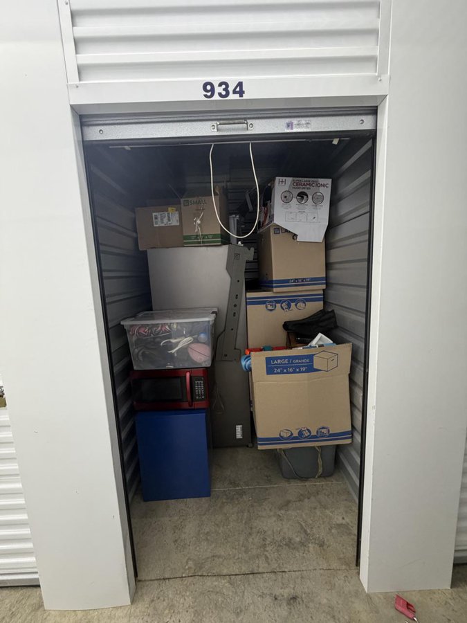 5 x 10 storage unit in Clarksville, TN