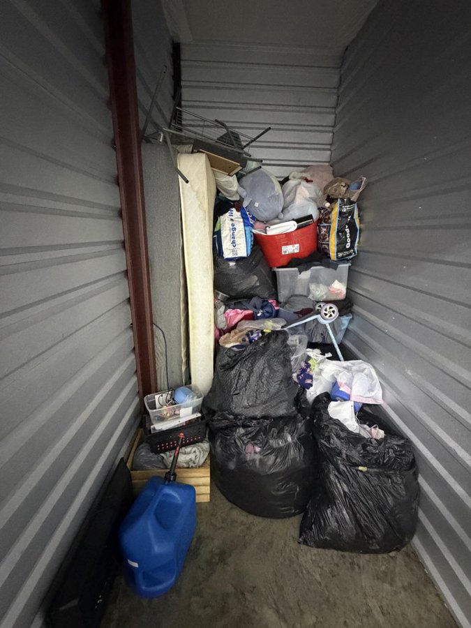 5 x 10 storage unit in Clarksville, TN