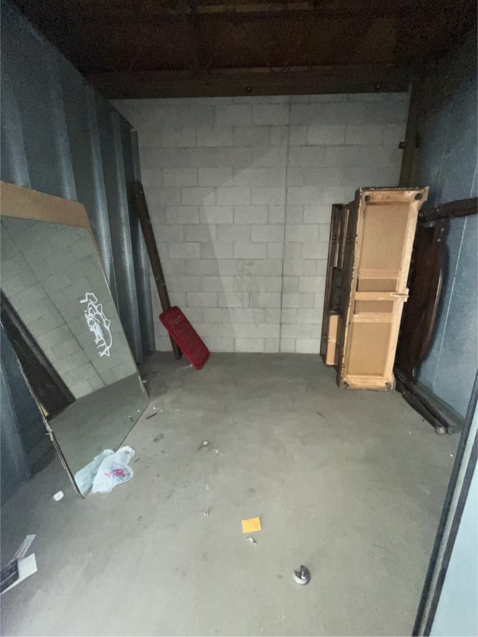 10 x 10 storage unit in Fresno, CA