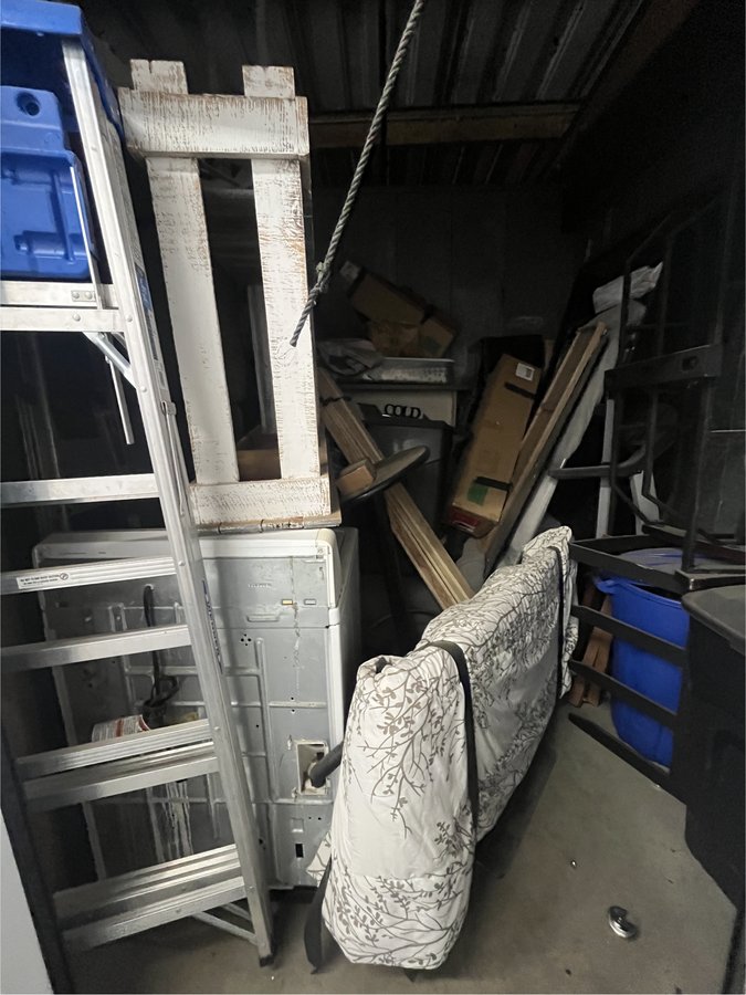 10 x 10 storage unit in Fresno, CA
