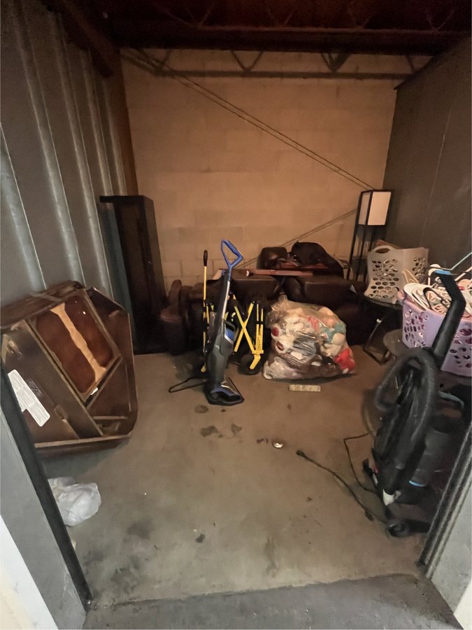 10 x 10 storage unit in Fresno, CA
