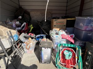 10 x 10 unit in Fresno
