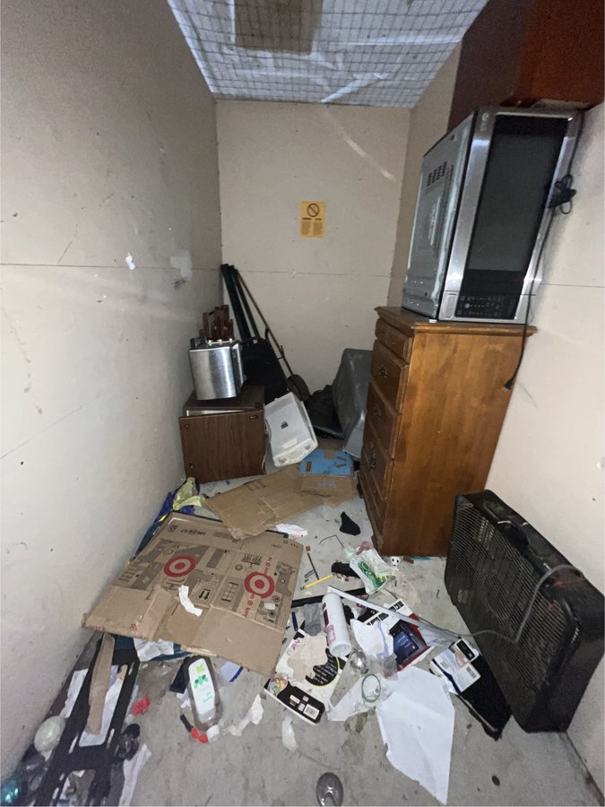 5 x 10 storage unit in Fresno, CA