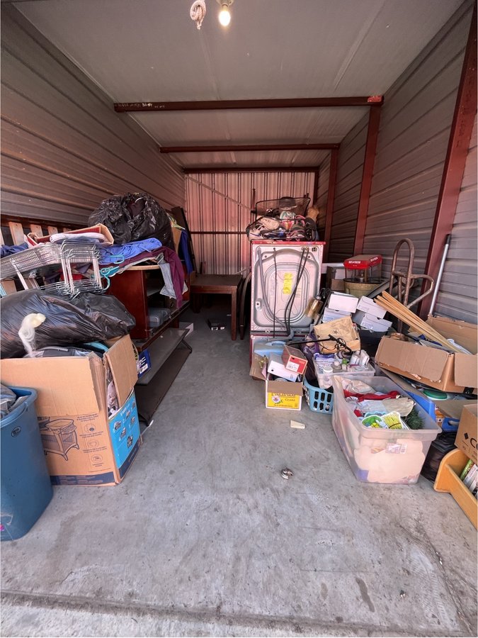 10 x 20 storage unit in Fresno, CA