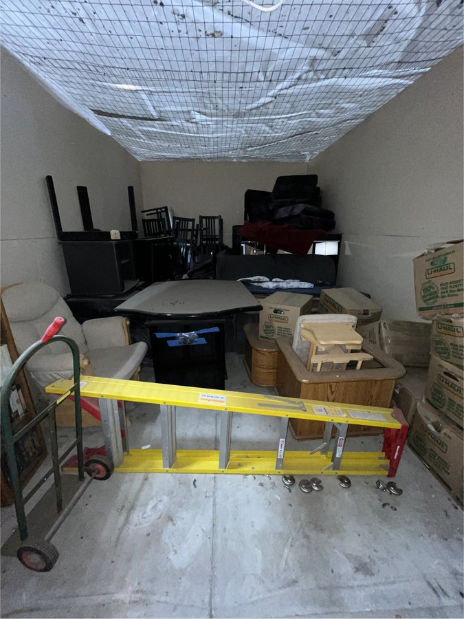 10 x 15 storage unit in Fresno, CA
