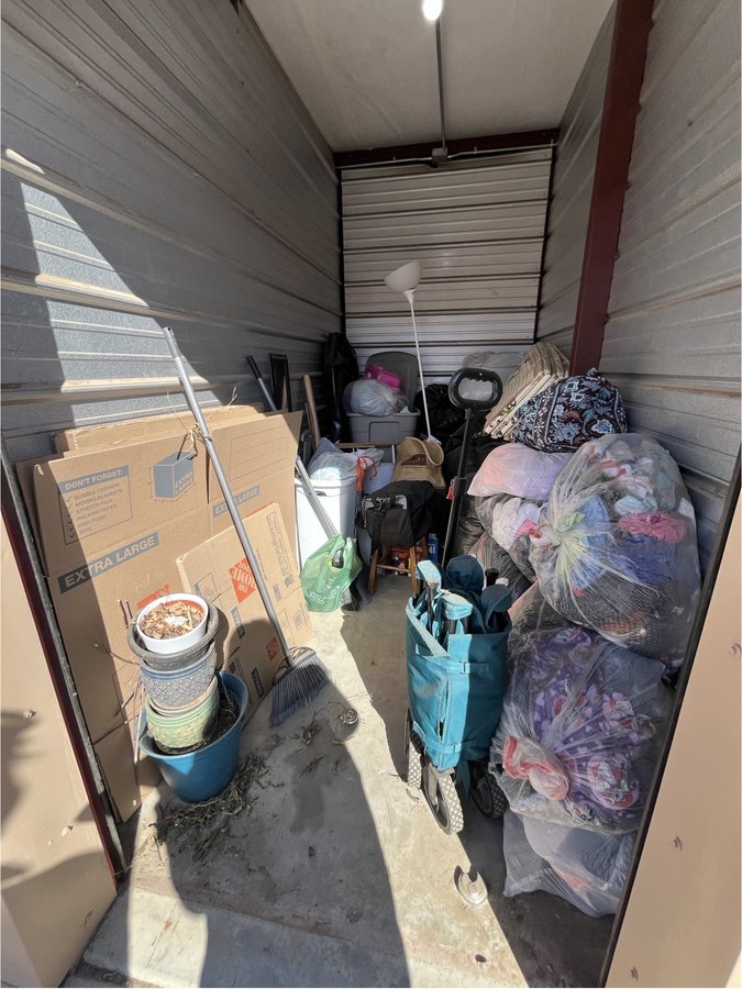 5 x 10 storage unit in Fresno, CA