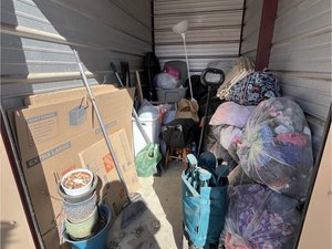 5 x 10 storage unit in Fresno, CA