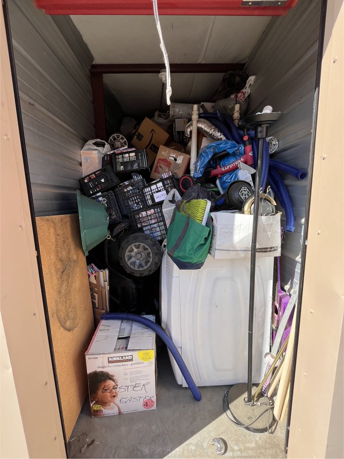 5 x 10 storage unit in Fresno, CA