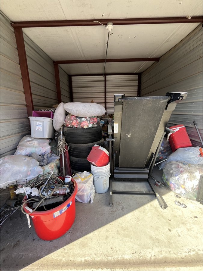 10 x 15 storage unit in Fresno, CA