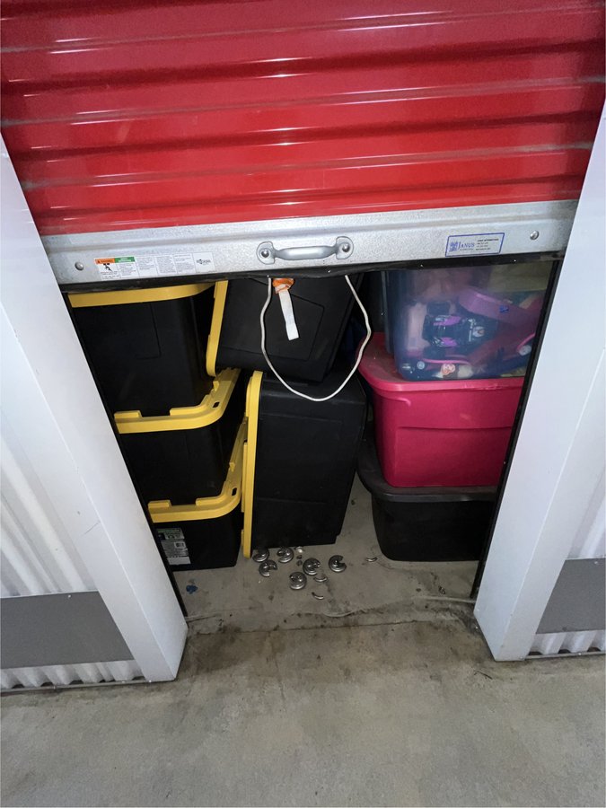 5 x 10 storage unit in Fresno, CA