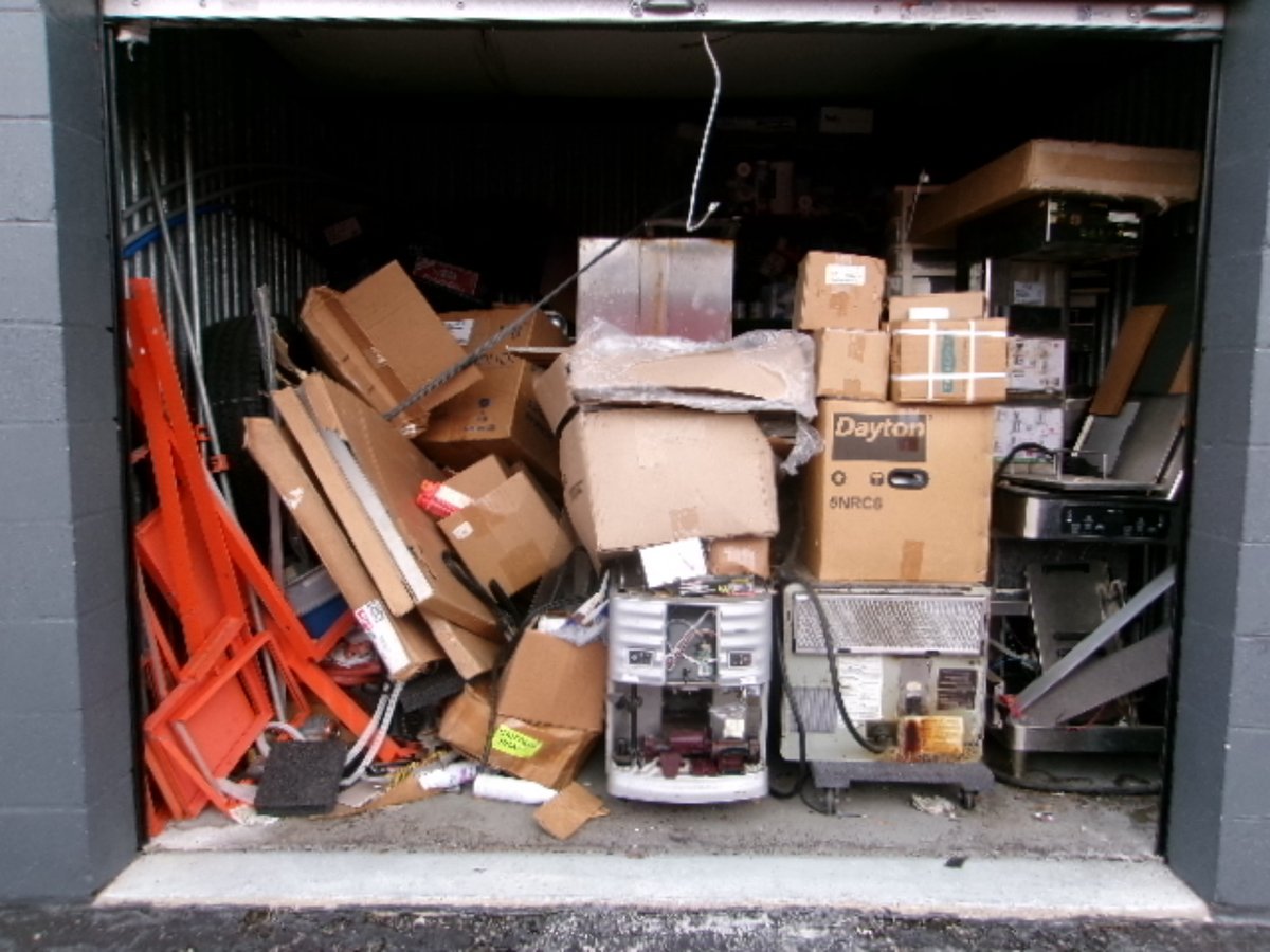 10 x 10 storage unit in Bradenton, FL