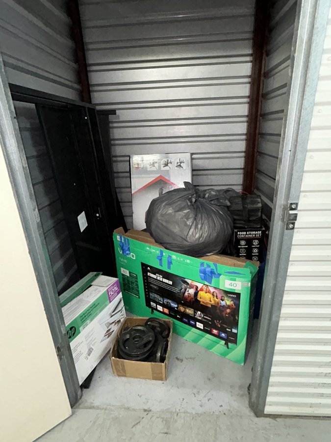 5 x 5 storage unit in Dallas, TX