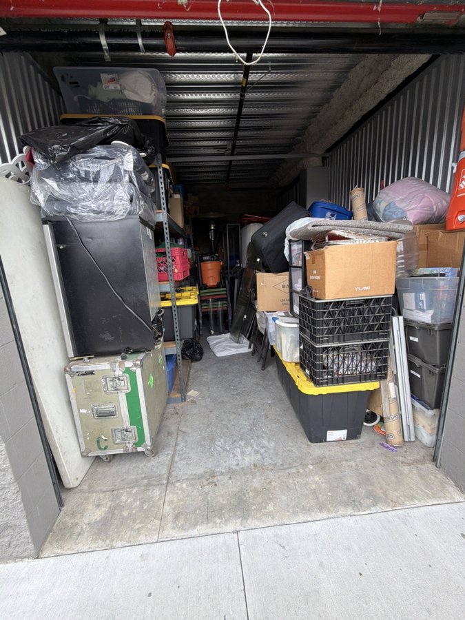 10 x 20 storage unit in South Gate, CA