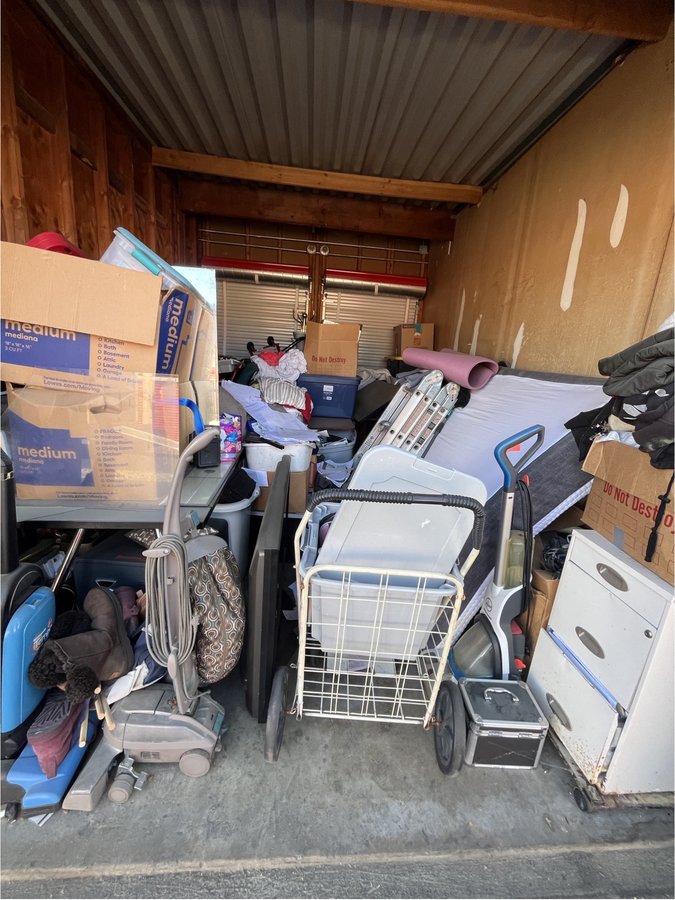 10 x 16 storage unit in Fresno, CA