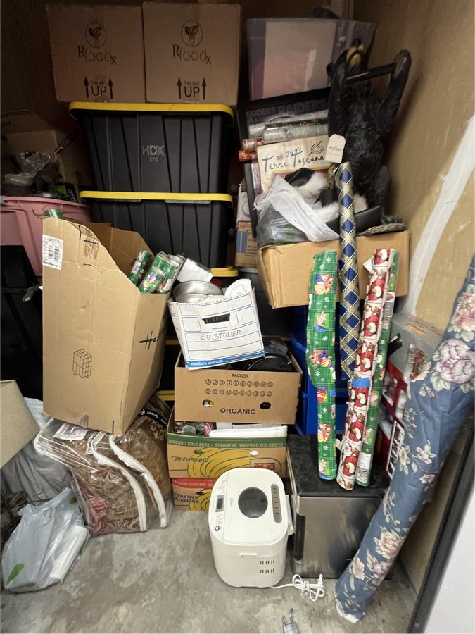 5 x 10 storage unit in Fresno, CA