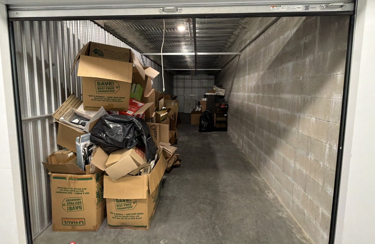 10 x 30 storage unit in South Gate, CA