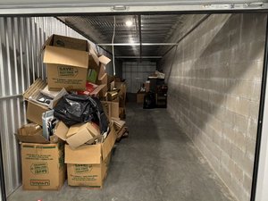 10 x 30 storage unit in South Gate, CA