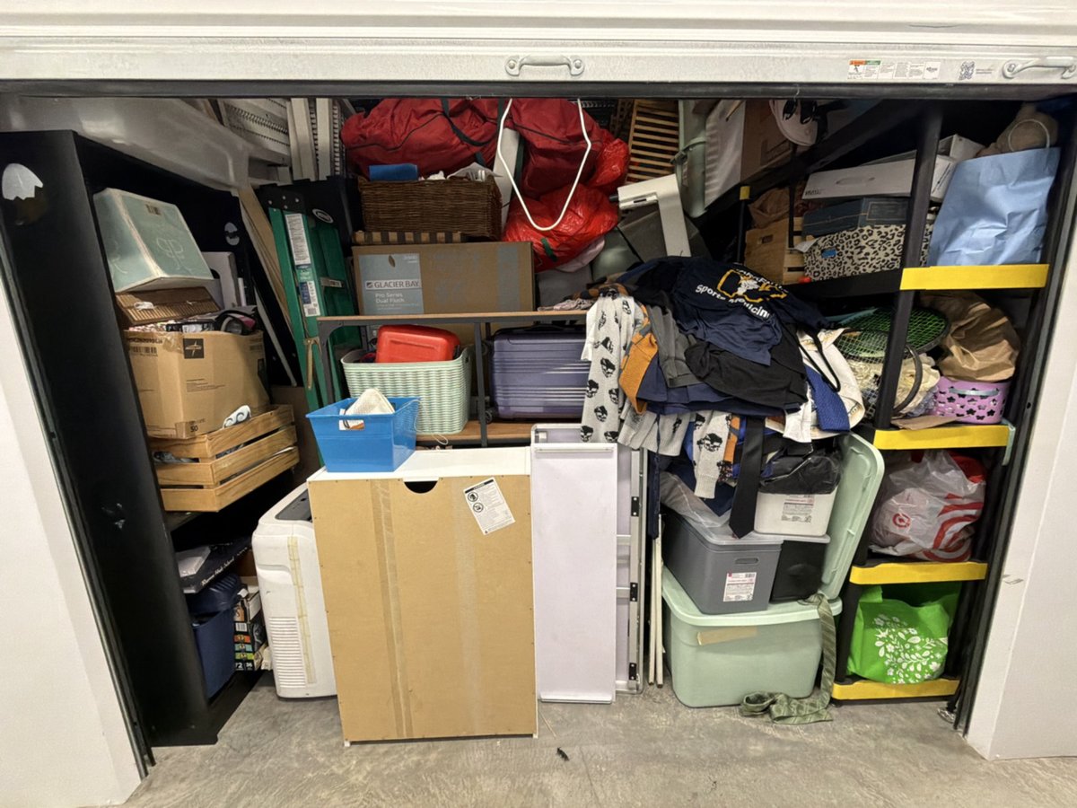 10 x 15 storage unit in South Gate, CA