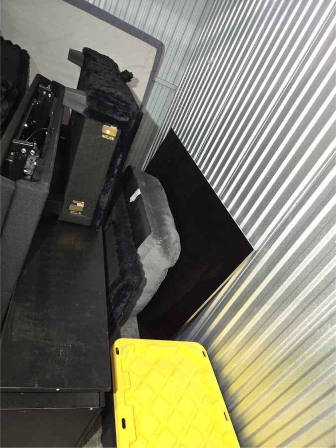 10 x 9 storage unit in Claymont, DE