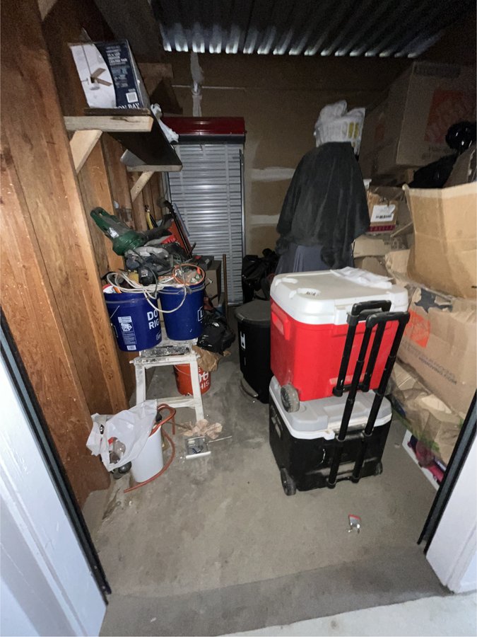 10 x 11 storage unit in Fresno, CA