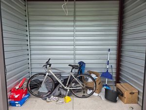 10 x 5 unit in Lansing