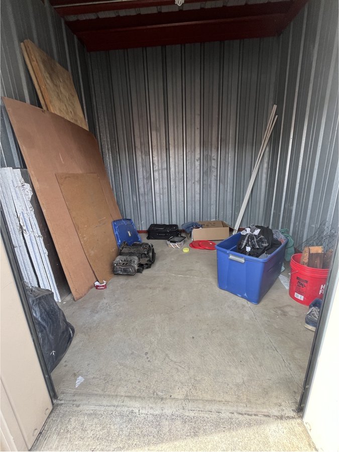 10 x 10 storage unit in Manteca, CA