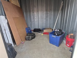10 x 10 unit in Manteca