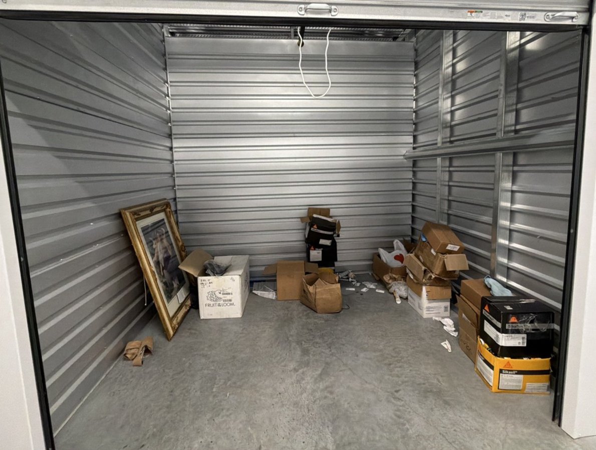 10 x 8 storage unit in South Gate, CA