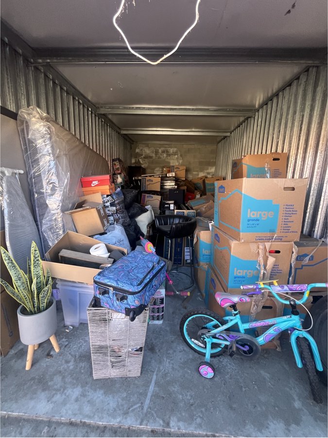 10 x 20 storage unit in Roseville, CA