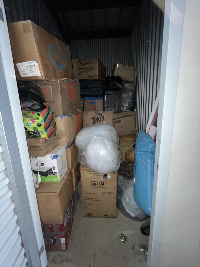 5 x 8 storage unit in Modesto, CA
