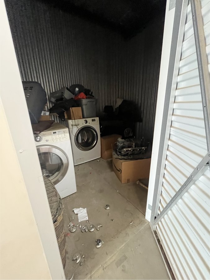 8 x 10 storage unit in Modesto, CA