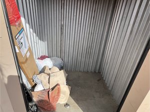5 x 5 unit in Modesto