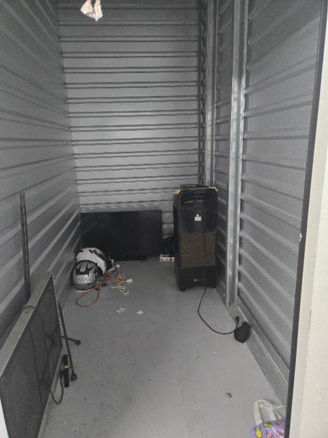 5 x 10 storage unit in St Petersburg, FL