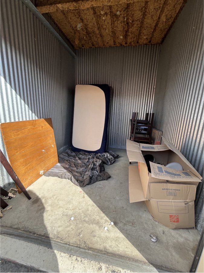 8 x 10 storage unit in Modesto, CA