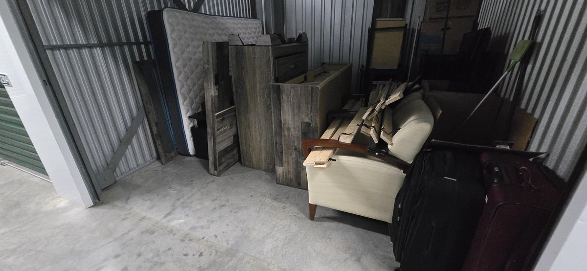 10 x 10 storage unit in Jacksonville, FL