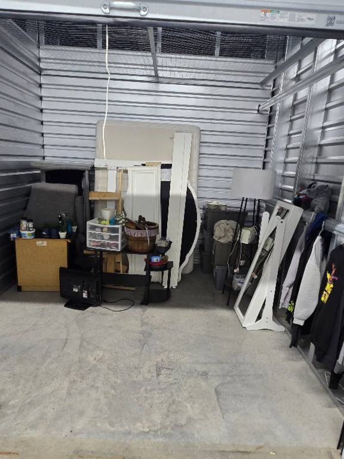 10 x 10 storage unit in Pensacola, FL
