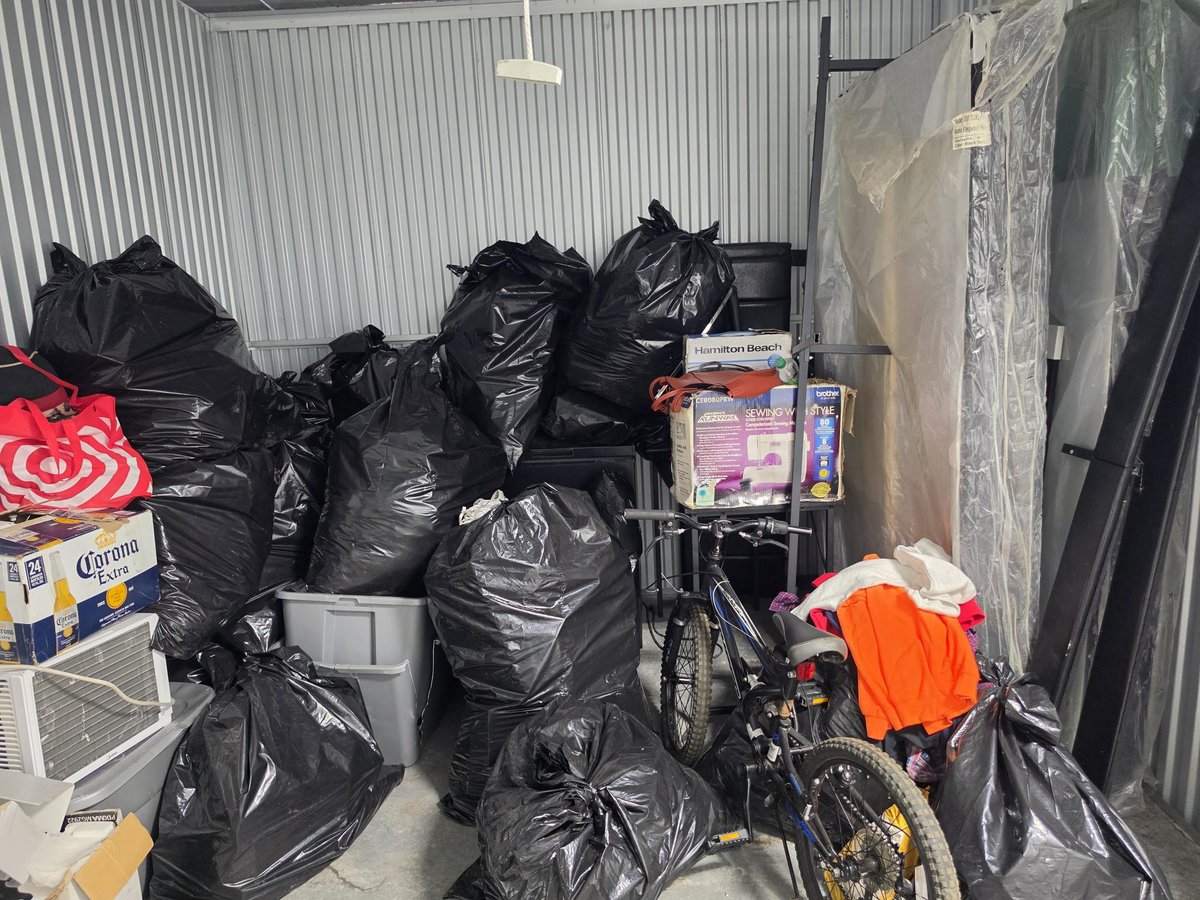 10 x 10 storage unit in Philadelphia, PA