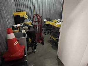 10 x 10 unit in Salinas