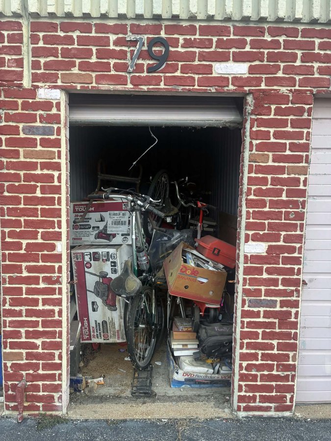 5 x 10 storage unit in Bridgeton, MO