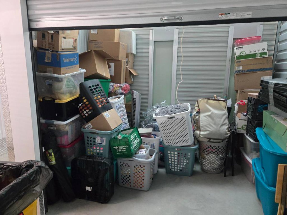 8 x 10 storage unit in Louisville, KY