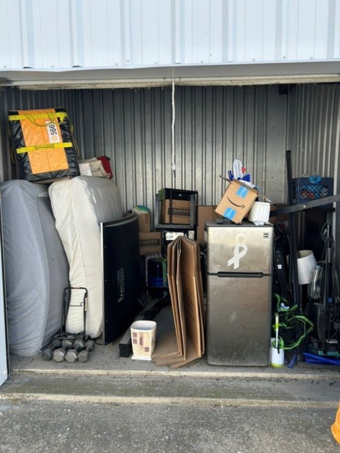 10 x 10 storage unit in Cleveland, OH