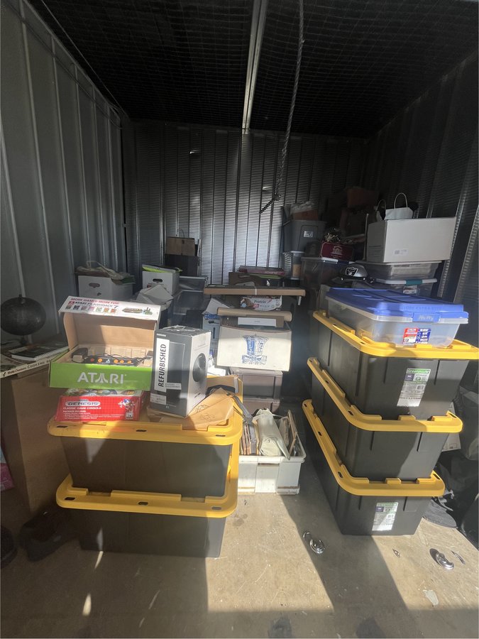 10 x 10 storage unit in Sacramento, CA