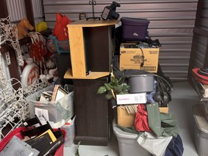10 x 10 unit in Saline