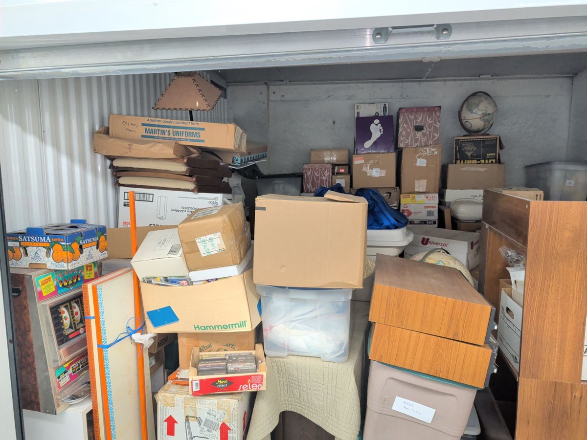 10 x 10 storage unit in Wheaton, IL