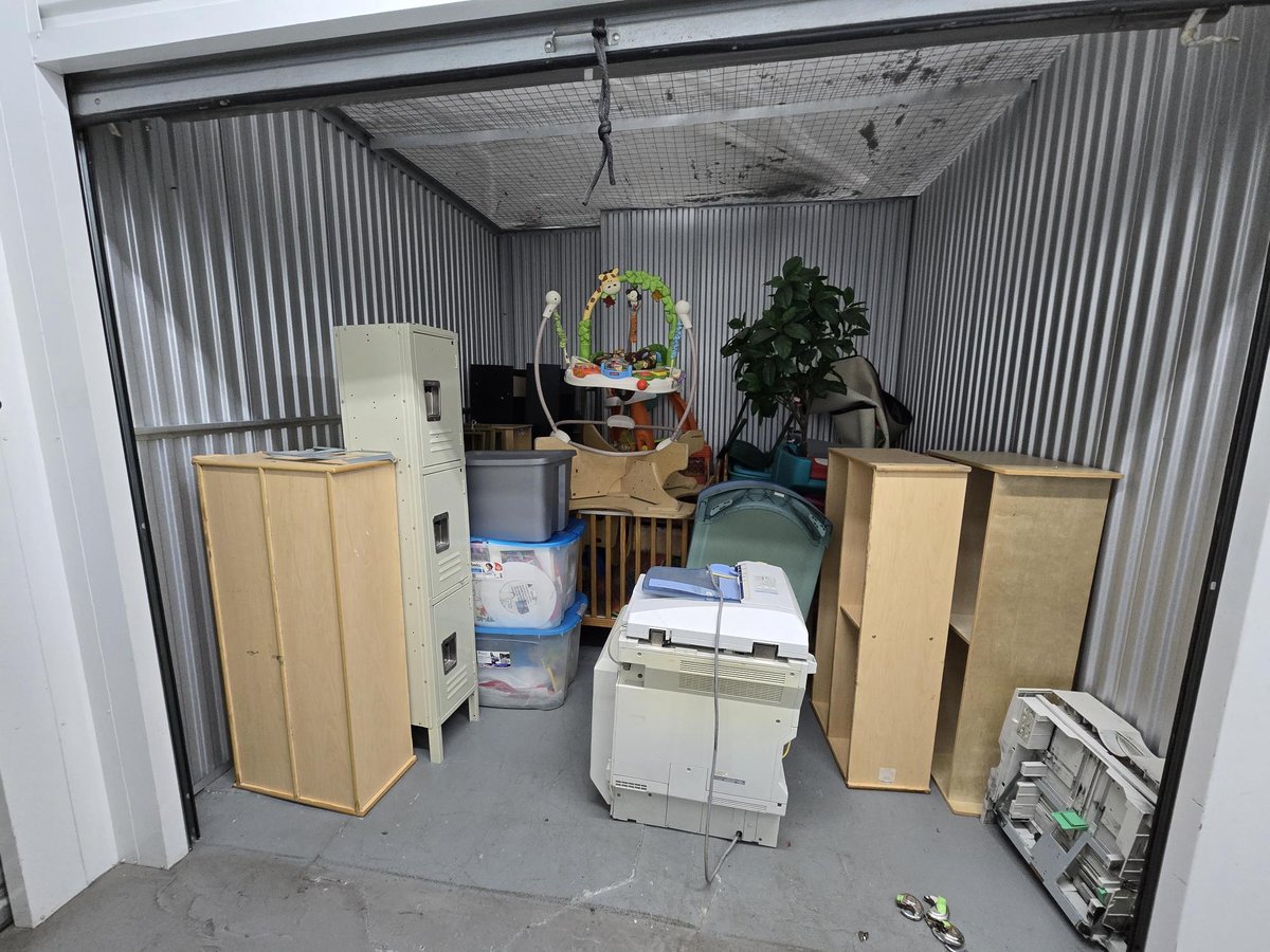 10 x 10 storage unit in Philadelphia, PA