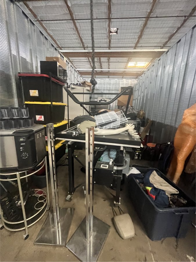 10 x 20 storage unit in Sacramento, CA