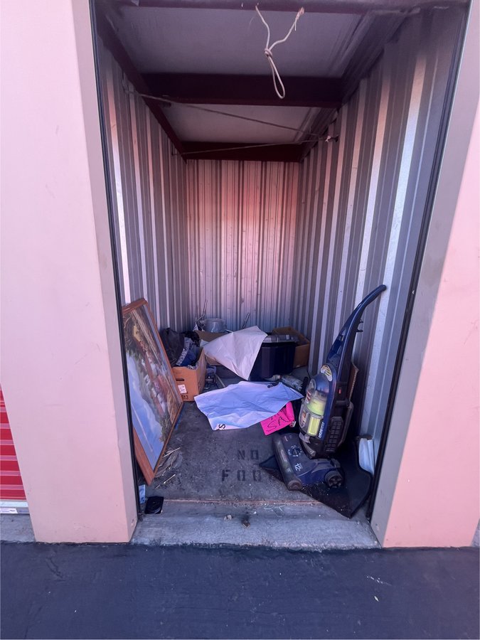 5 x 10 storage unit in Sacramento, CA