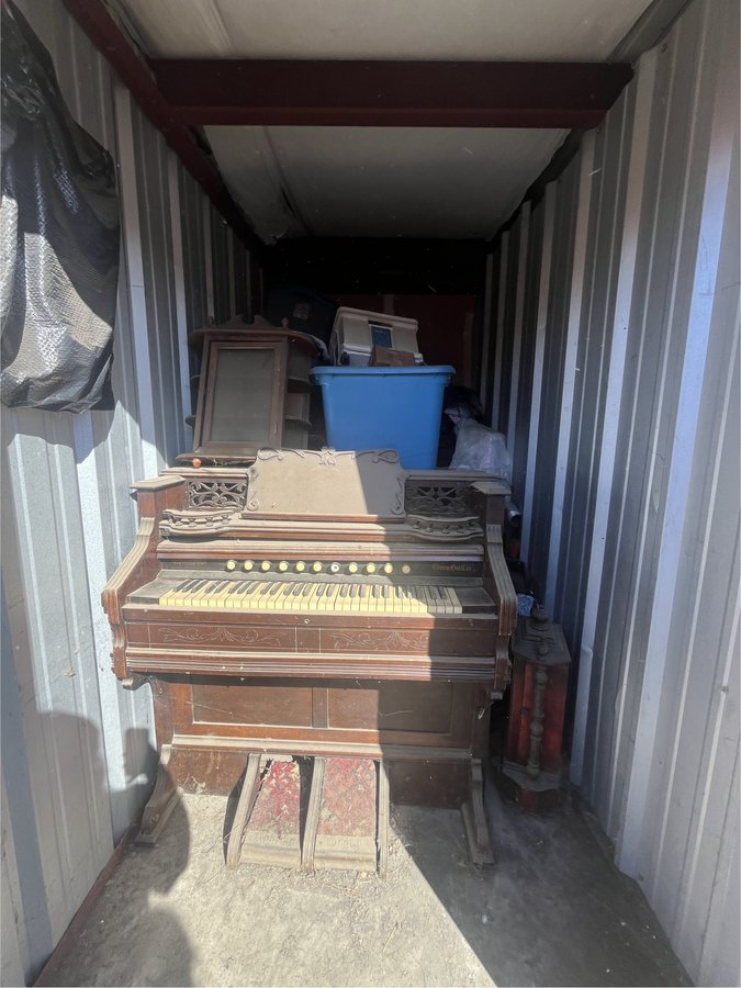 5 x 10 storage unit in Sacramento, CA